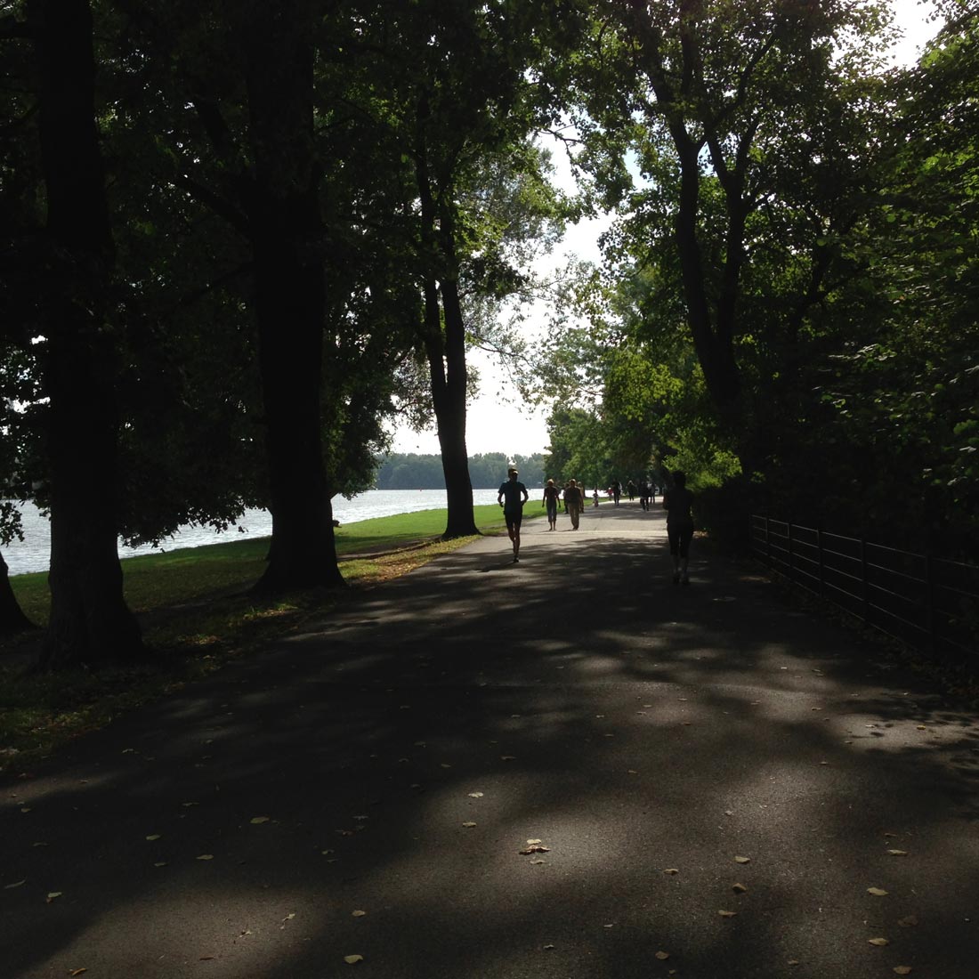 Treptower Park, sur les bords de la rivière Spree, Berlin, 09 2013. Ph. Moctar KANE.