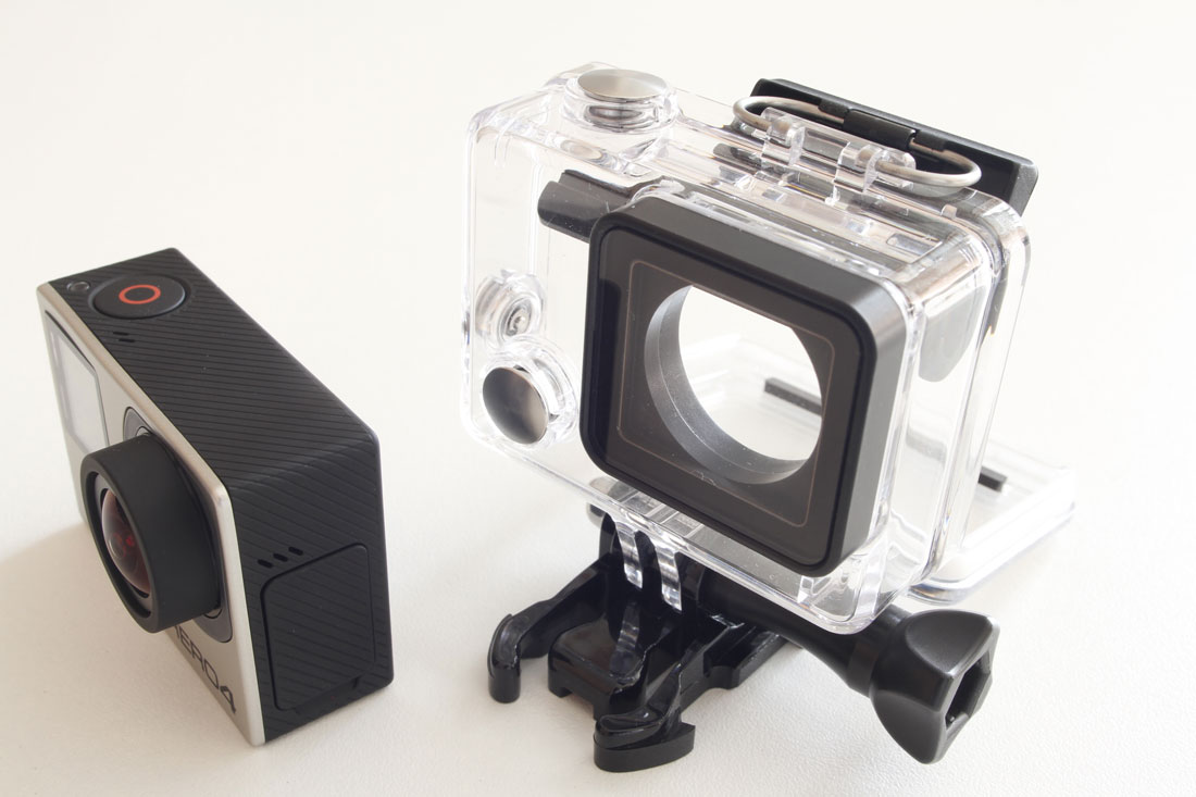 La caméra d'action GoPro Hero4 Black et son caisson de protection hermétique, 2015, Ph. Moctar KANE.
