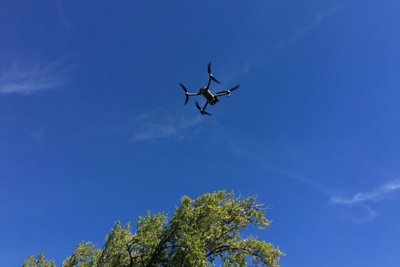 Le drone pliable DJI Mavic Pro en vol, 10 2016, Ph. Moctar KANE.