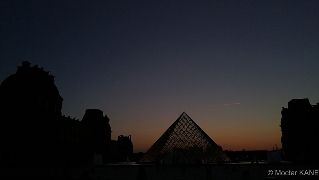 La Pyramide du Louvre, Paris, 2017, Ph. Moctar KANE, photo prise avec le Huawei Mate 9.