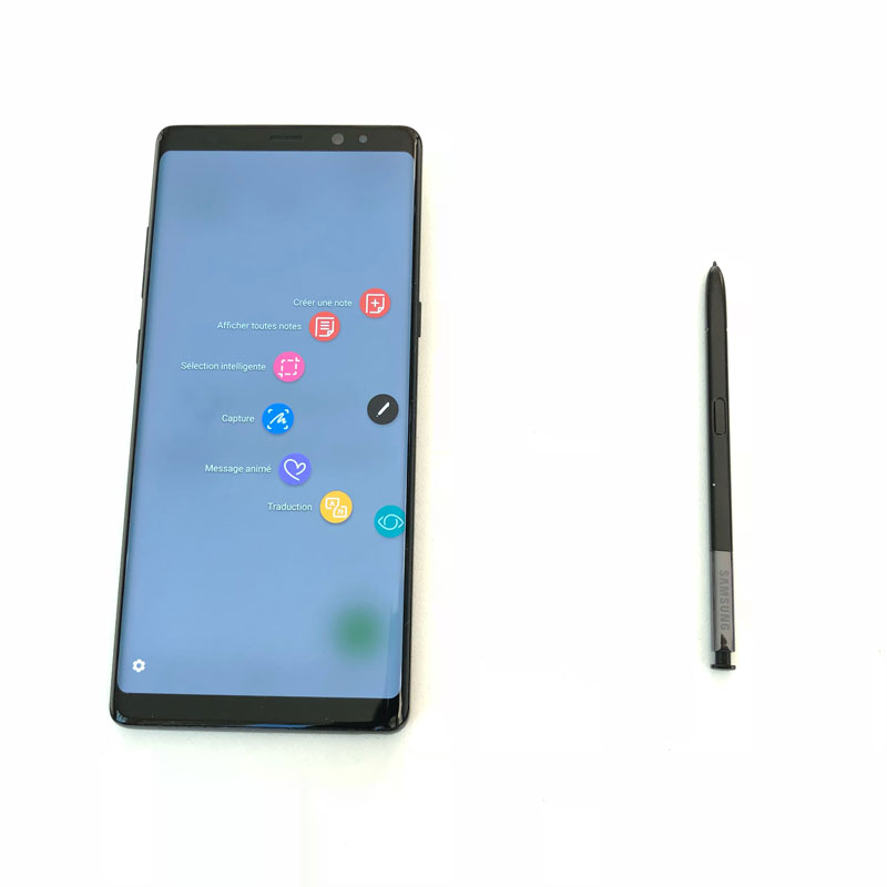 Le smartphone Samsung Galaxy N8, avec son stylet de prise de notes, 2017, Ph. Moctar KANE.