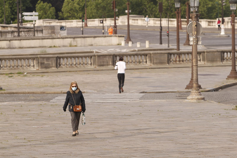 Course à pied, Place Concorde, pendant le confinement, Paris, 05 2020, Ph. Moctar KANE.