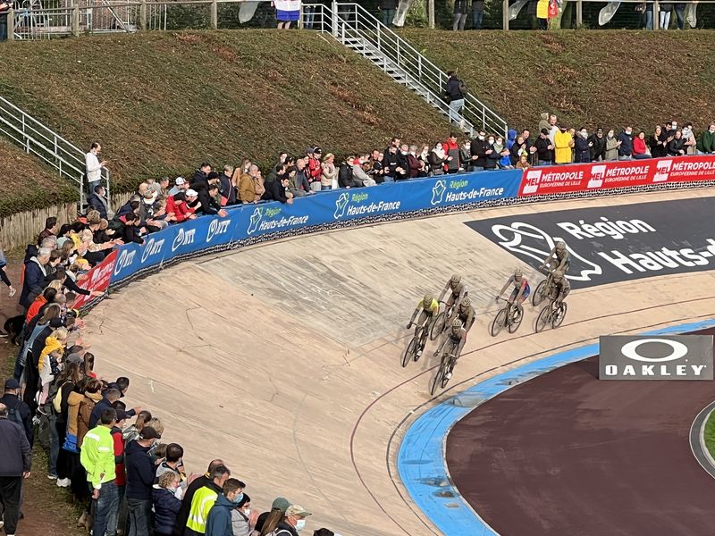 Course Paris-Roubaix, prise à l'iPhone 13 Pro Max, Vélodrome de Roubaix, 03 10 2021, Ph. Moctar KANE.
